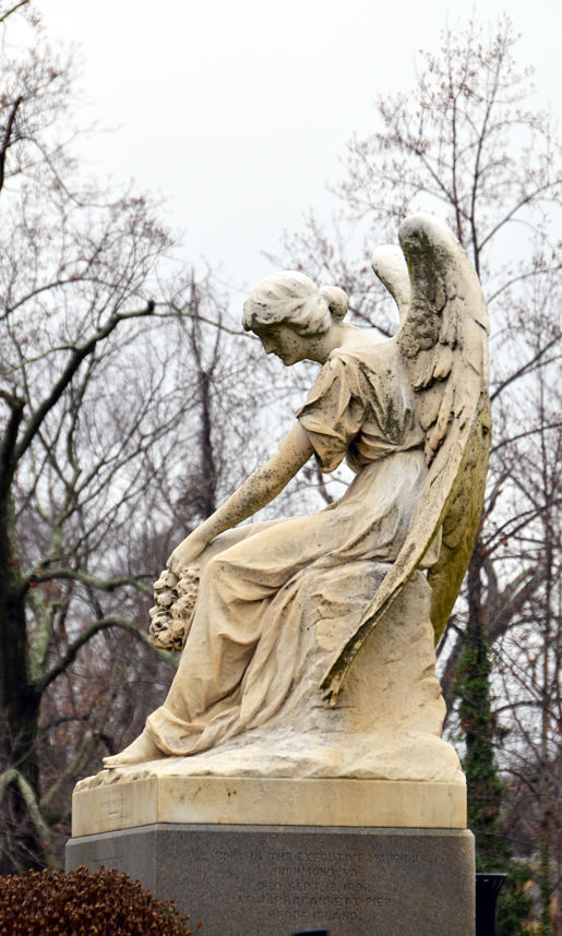 New-Year_Hollywood-Cemetery-Angel2_opt