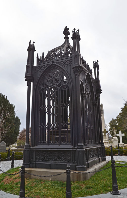 New-Year_Monroe-grave