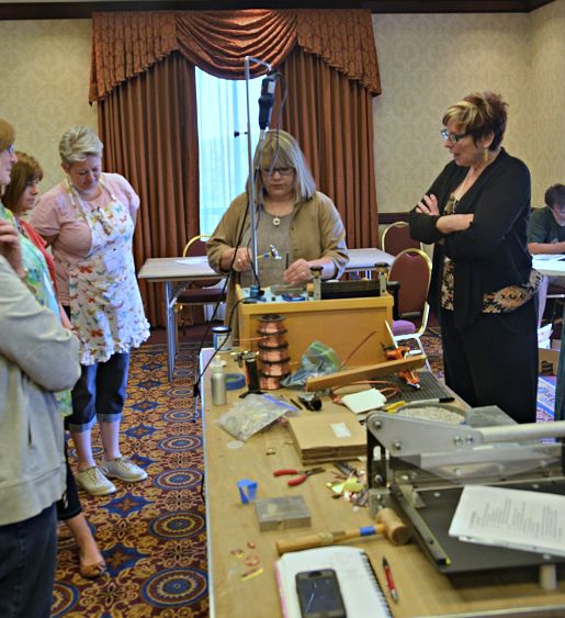 Stacie Florer demo at artBLISS