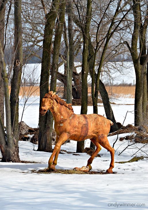 Rusty horse statue at Lucketts
